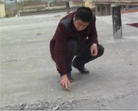 地面起砂,用水泥地面硬化劑 地面起砂,用水泥地面硬化劑