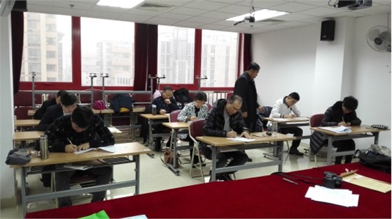 考生認真答題中 石材護理行業技師鑒定考核綜合評審會2