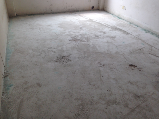 修補(bǔ)前的混凝土地面 混凝土修補(bǔ)劑