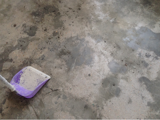 修補(bǔ)后的混凝土地面 混凝土修補(bǔ)劑