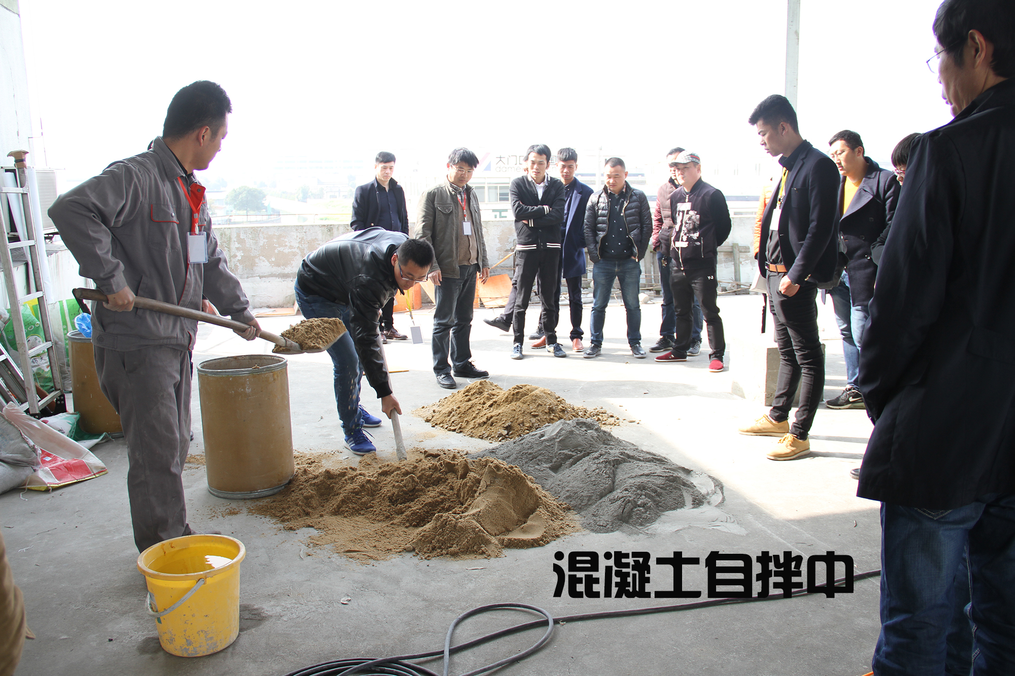 水泥地面硬化劑的使用 水泥地面硬化劑的使用