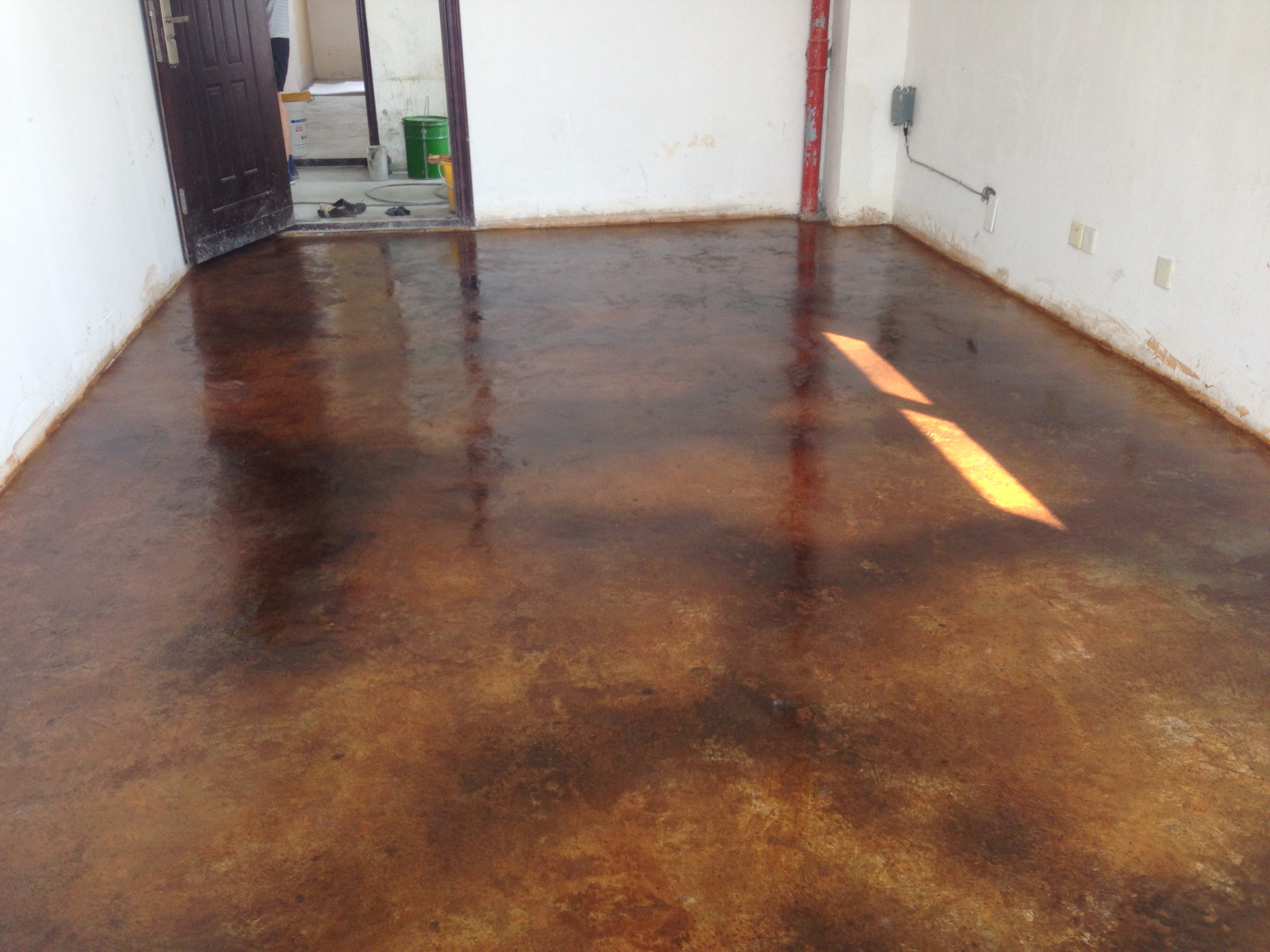 復古地面是否需要水泥地面硬化劑 復古地面是否需要水泥地面硬化劑