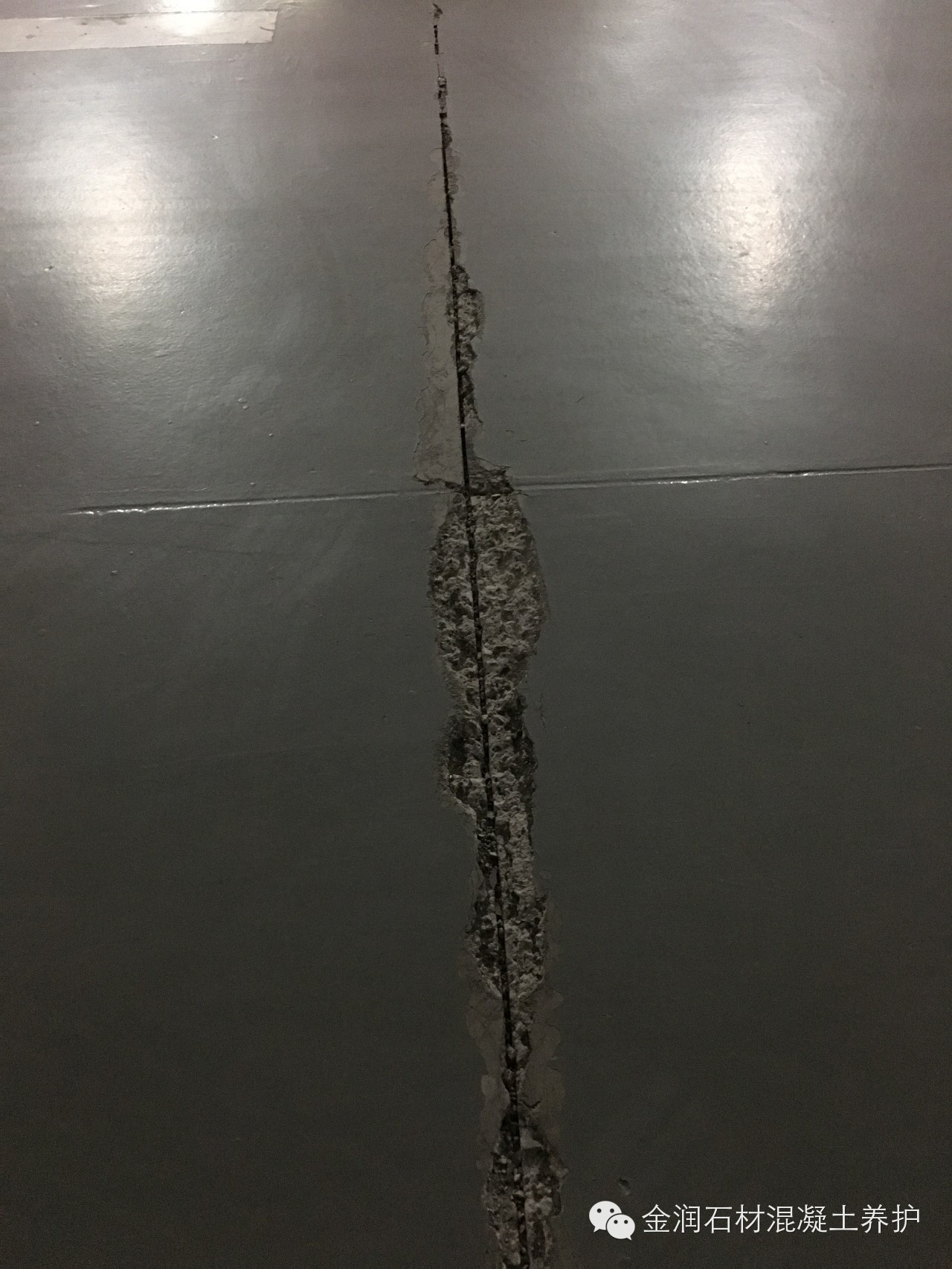 耐磨地面開裂用金潤(rùn)水泥地面硬化劑 耐磨地面開裂用金潤(rùn)水泥地面硬化劑