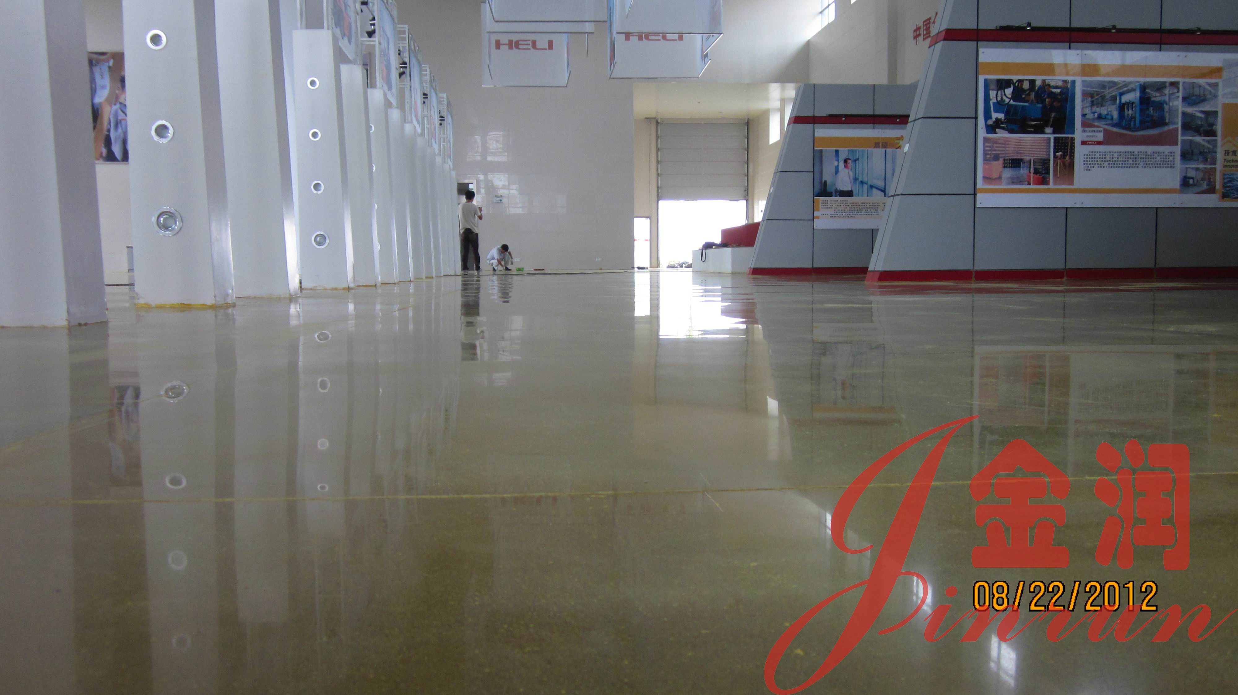 合力叉車棕黃色地面 合力叉車棕黃色地面