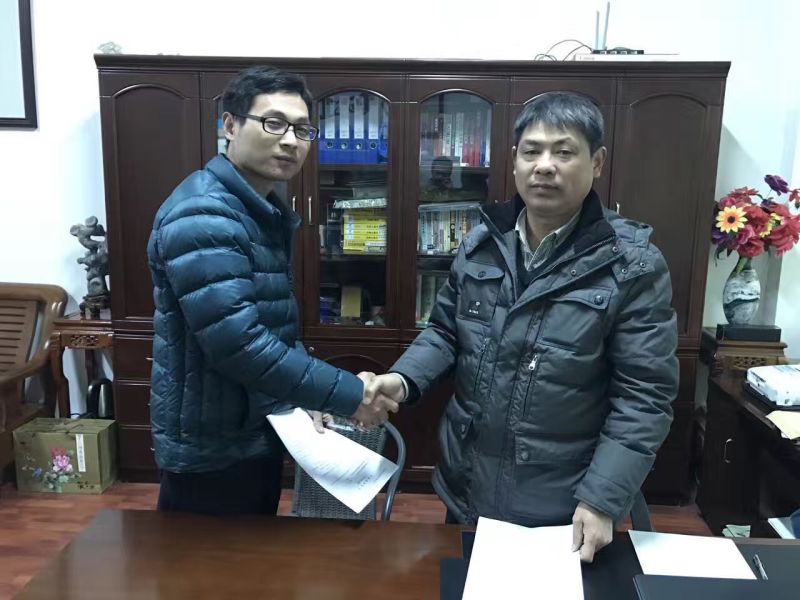 蘇州金潤彩色鋼化地坪系統-長沙代理黃總對彩色鋼化地坪施工團隊的建設感想