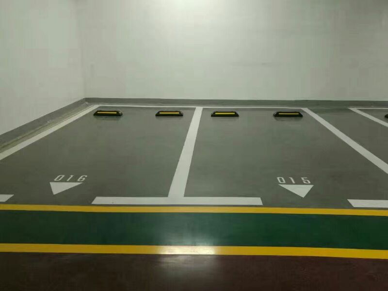 使用混凝土鋼化地坪的地下停車場(chǎng) 使用混凝土鋼化地坪的地下停車場(chǎng)